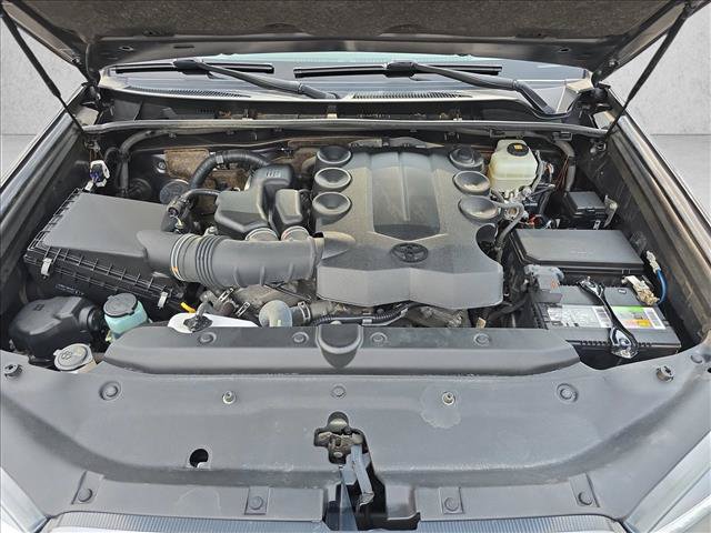 Used 2020 Toyota 4Runner SR5 AWD/4WD image 30