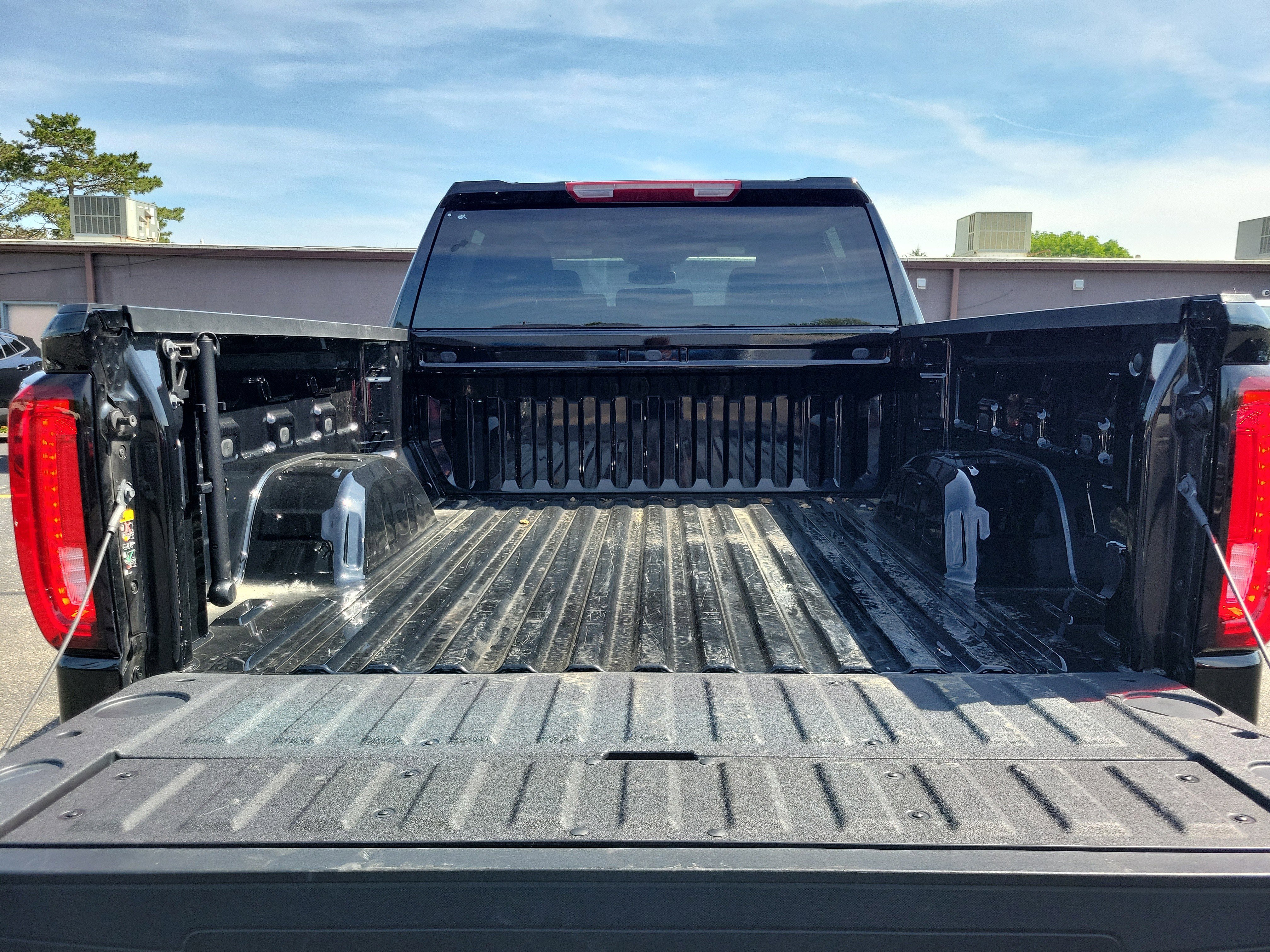 Used 2025 GMC Sierra 1500 SLT AWD/4WD image 8