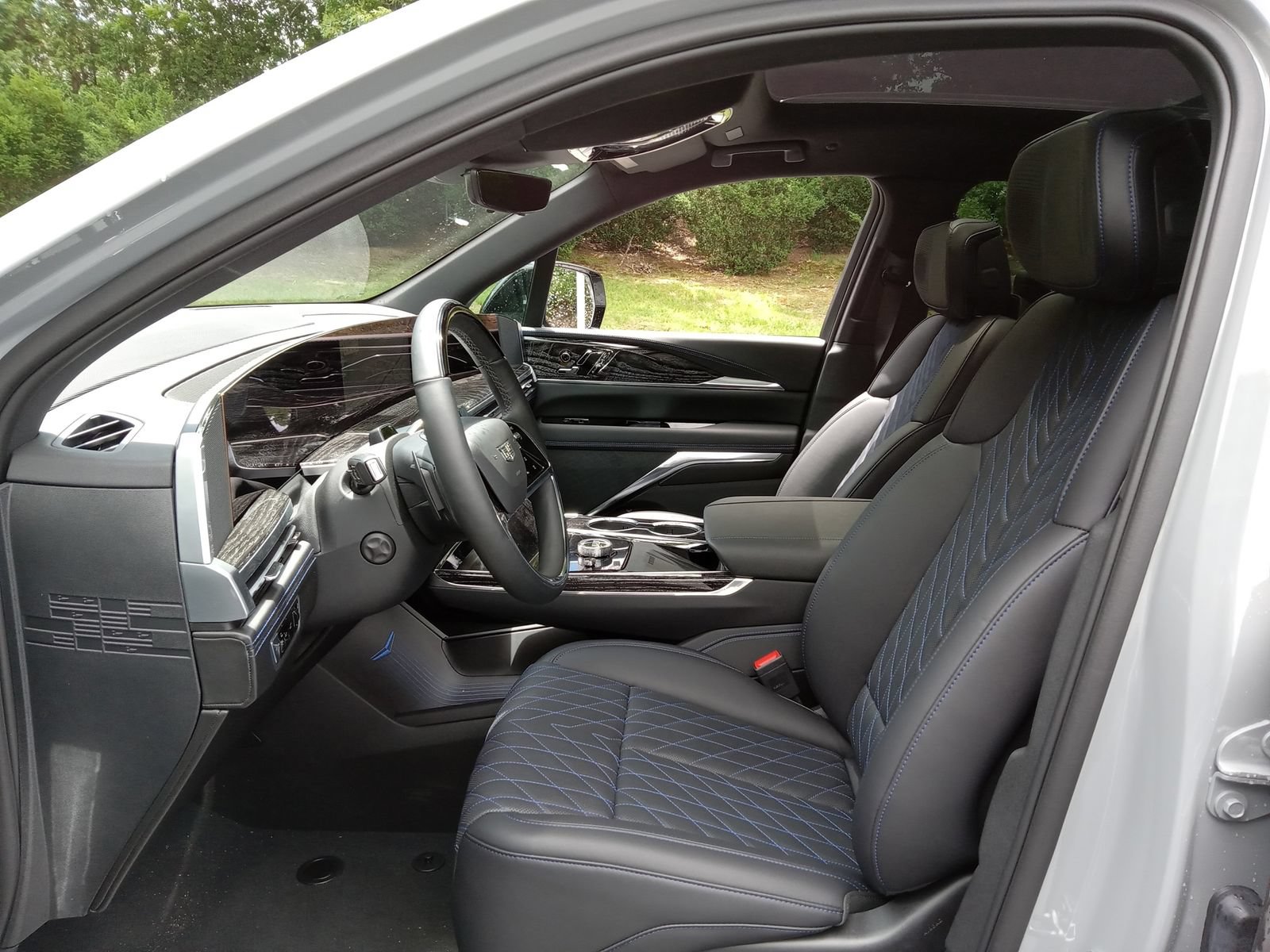 New 2026 Cadillac Escalade IQ Sport 1 w/ LPO, ONYX Package AWD/4WD image 9