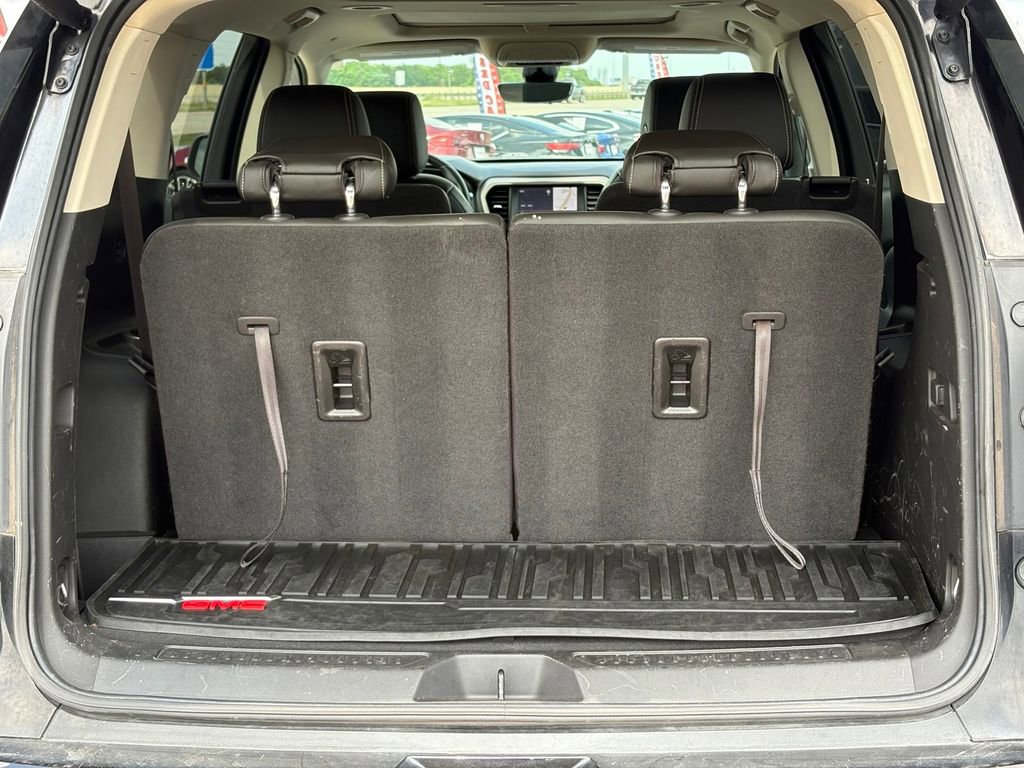 Used 2020 GMC Acadia Denali w/ Technology Package FWD image 18
