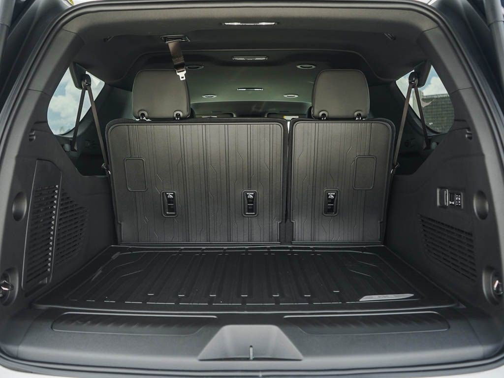 New 2026 GMC Yukon XL Elevation w/ LPO, Elevation Black Package AWD/4WD image 8