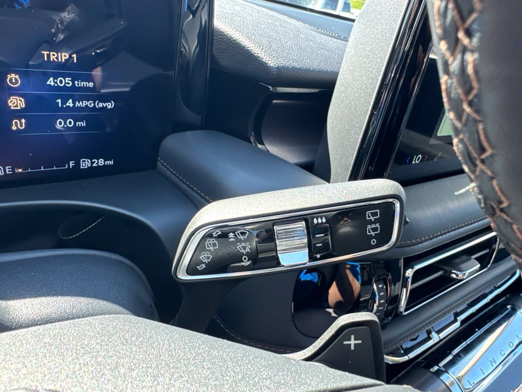New 2027 Lincoln Aviator AWD image 31