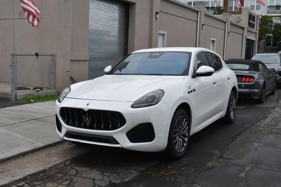 Used 2024 Maserati Grecale GT image 2