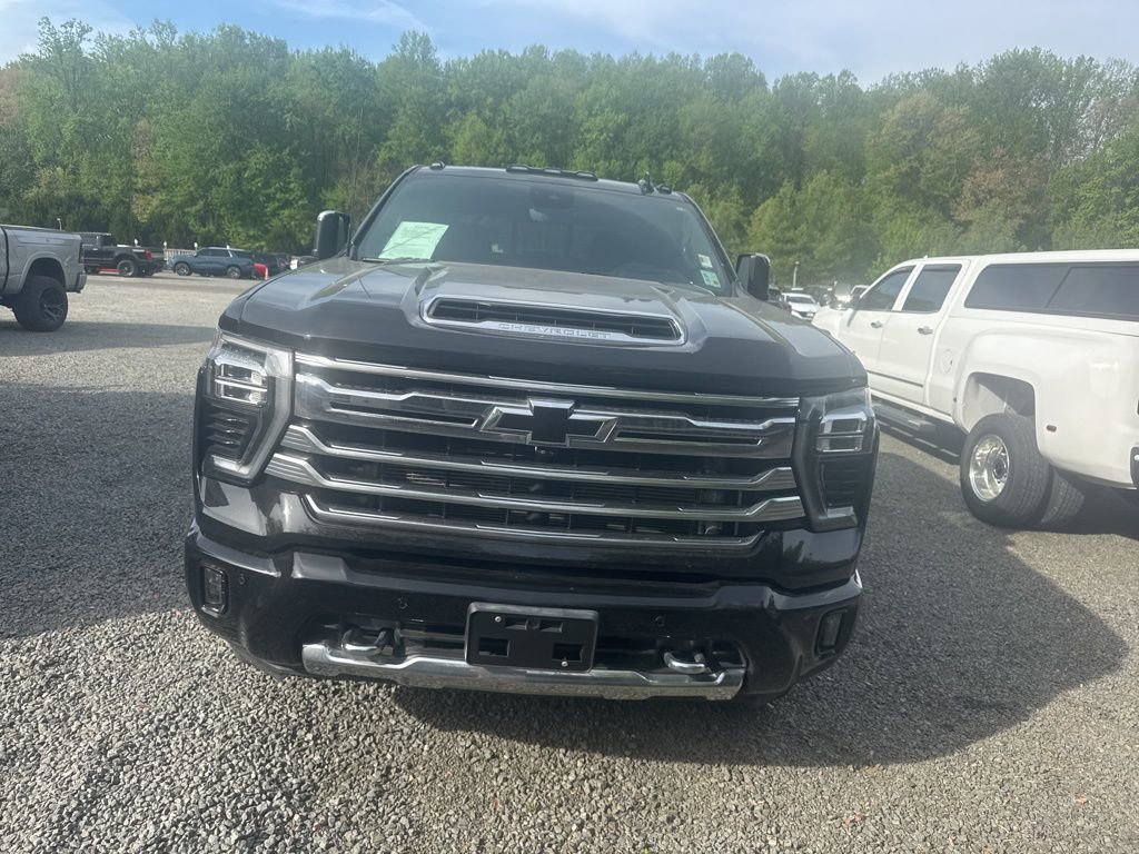 Used 2024 Chevrolet Silverado 3500 High Country w/ High Country Premium Package AWD/4WD image 2