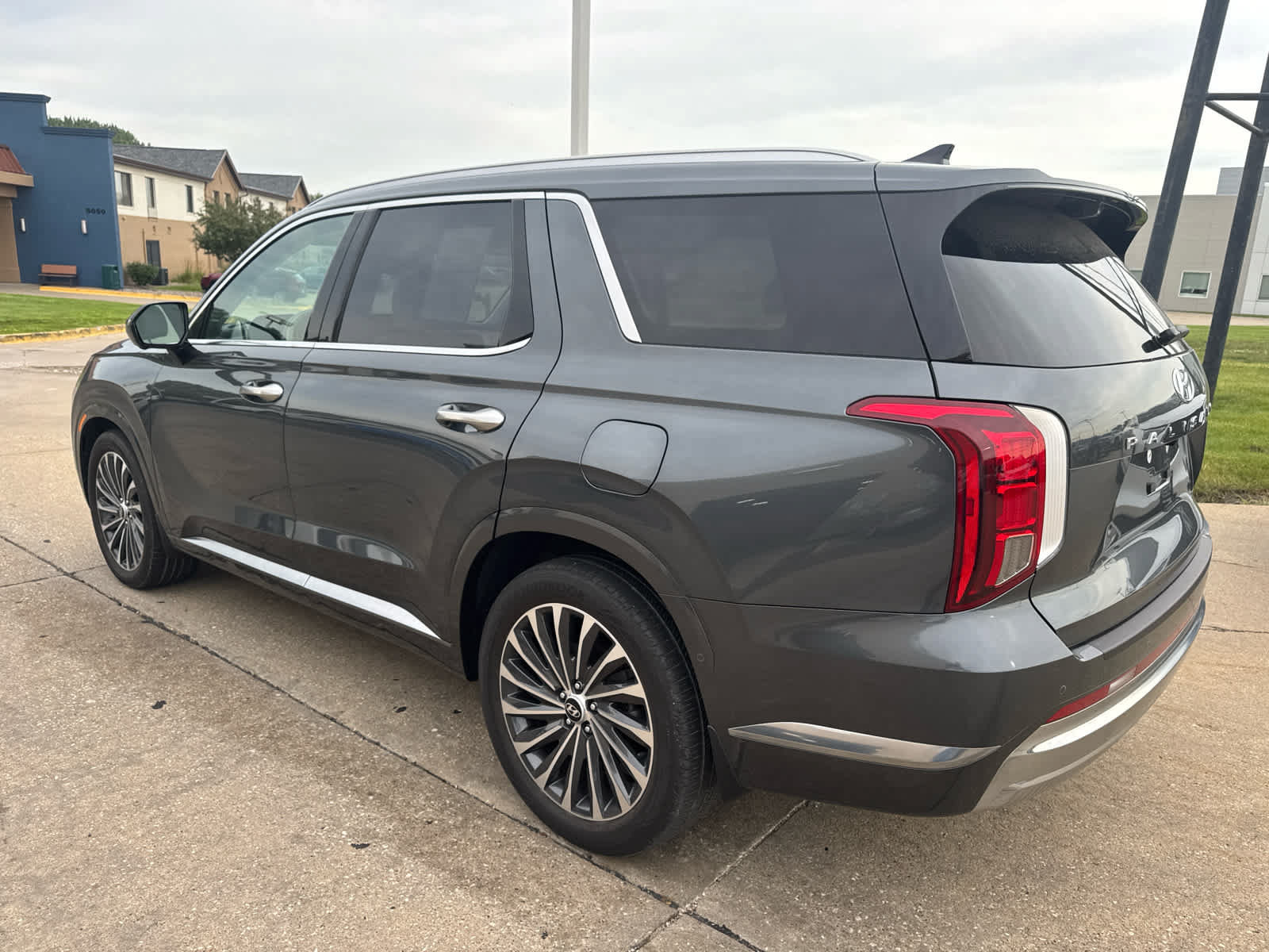 Used 2023 Hyundai Palisade Calligraphy AWD/4WD image 3