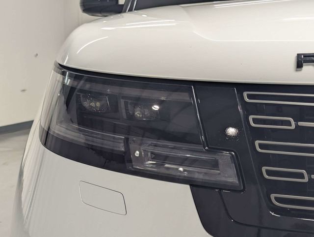 Used 2023 Land Rover Range Rover SE image 29