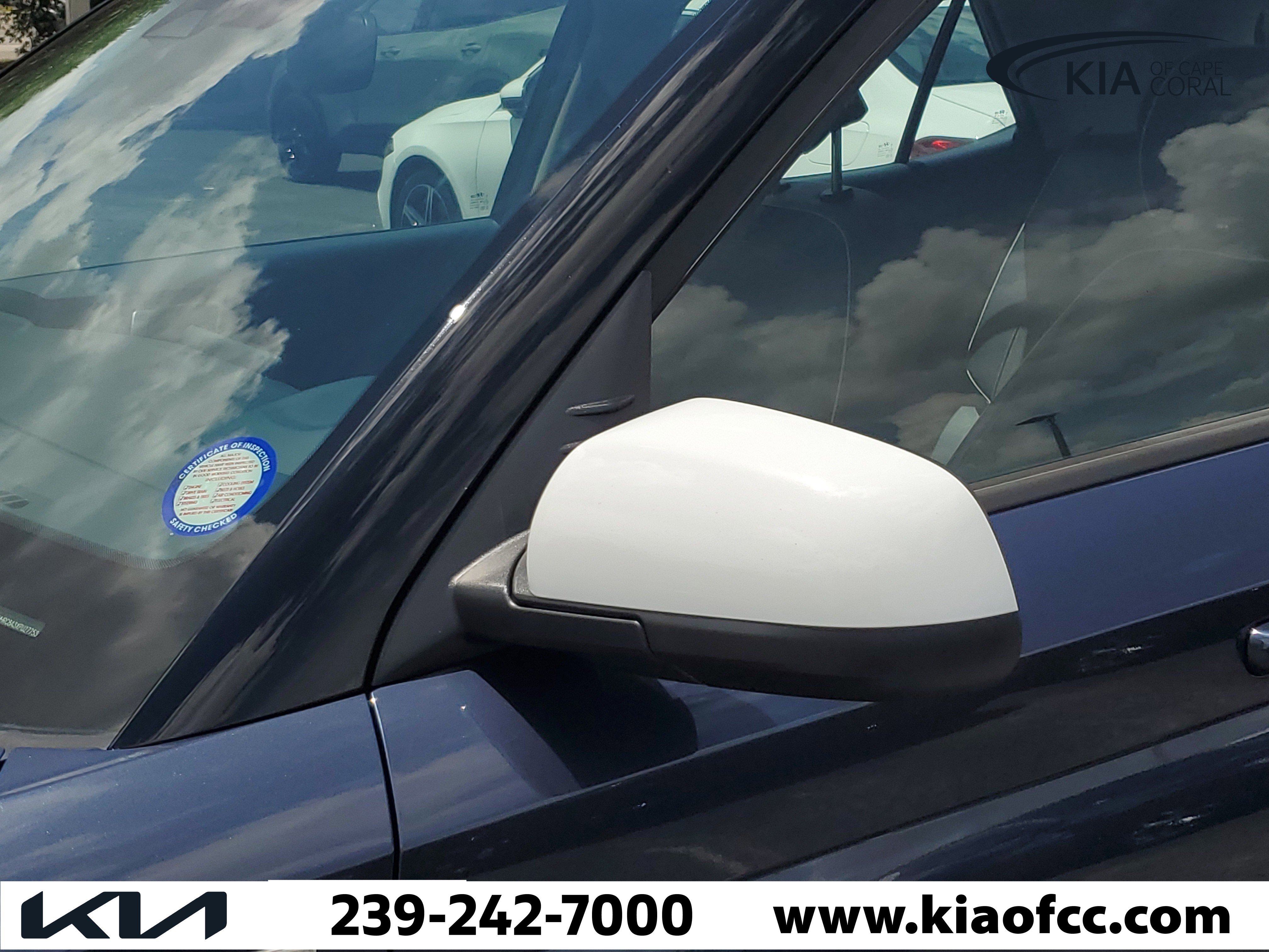 Used 2023 Hyundai Venue Limited w/ Cargo Package FWD image 6