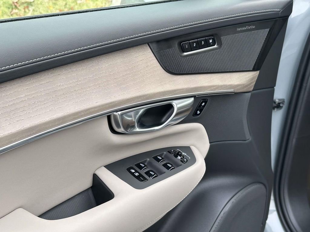 New 2026 Volvo XC90 B6 Ultra w/ Protection Package image 17