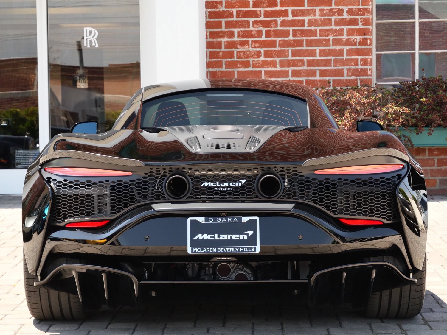 Used 2023 McLaren Artura RWD image 5
