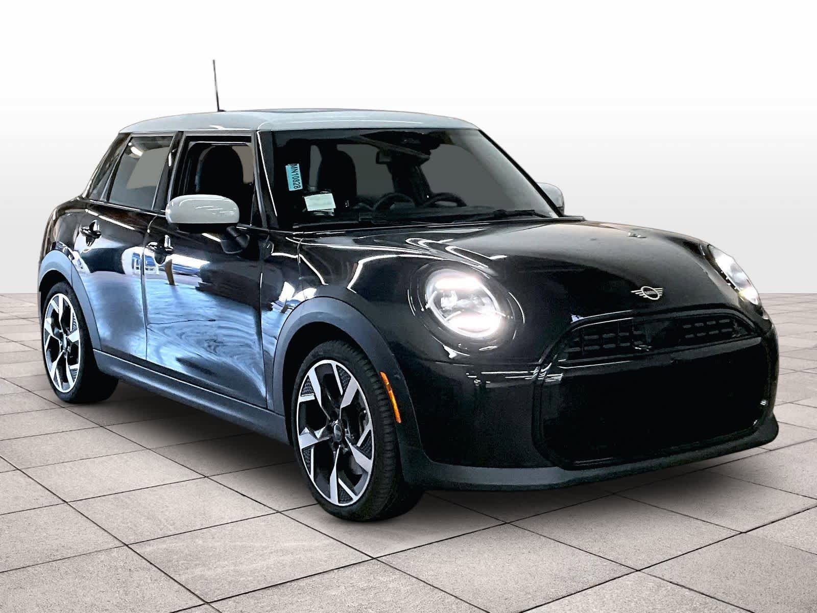 Used 2026 MINI Cooper 4-Door Hardtop FWD image 2