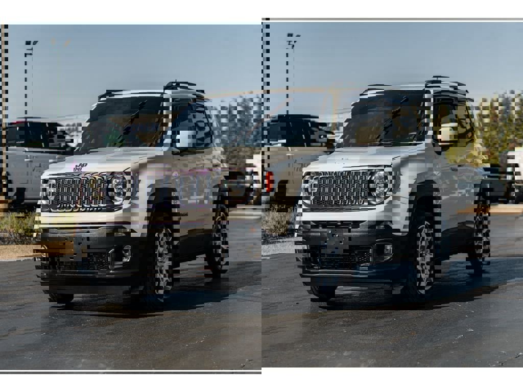 Used 2018 Jeep Renegade Latitude w/ Popular Equipment Group image 2