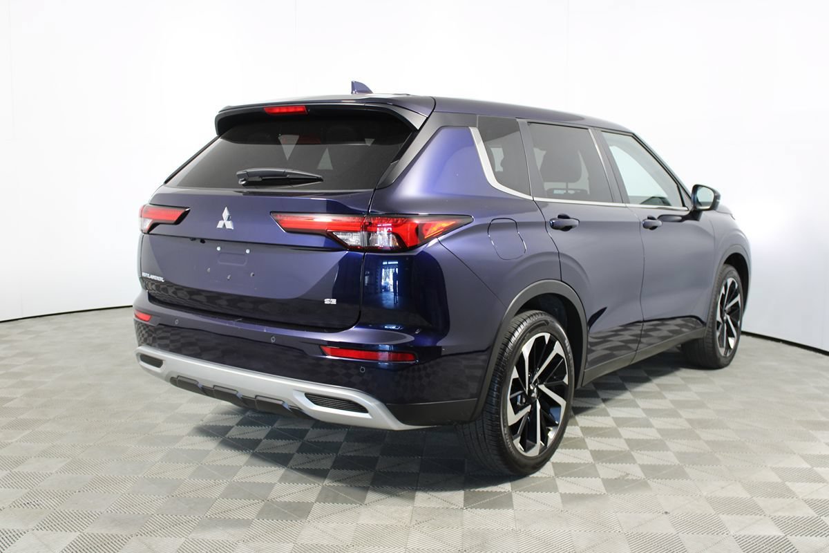Used 2024 Mitsubishi Outlander SE Black Edition FWD image 48