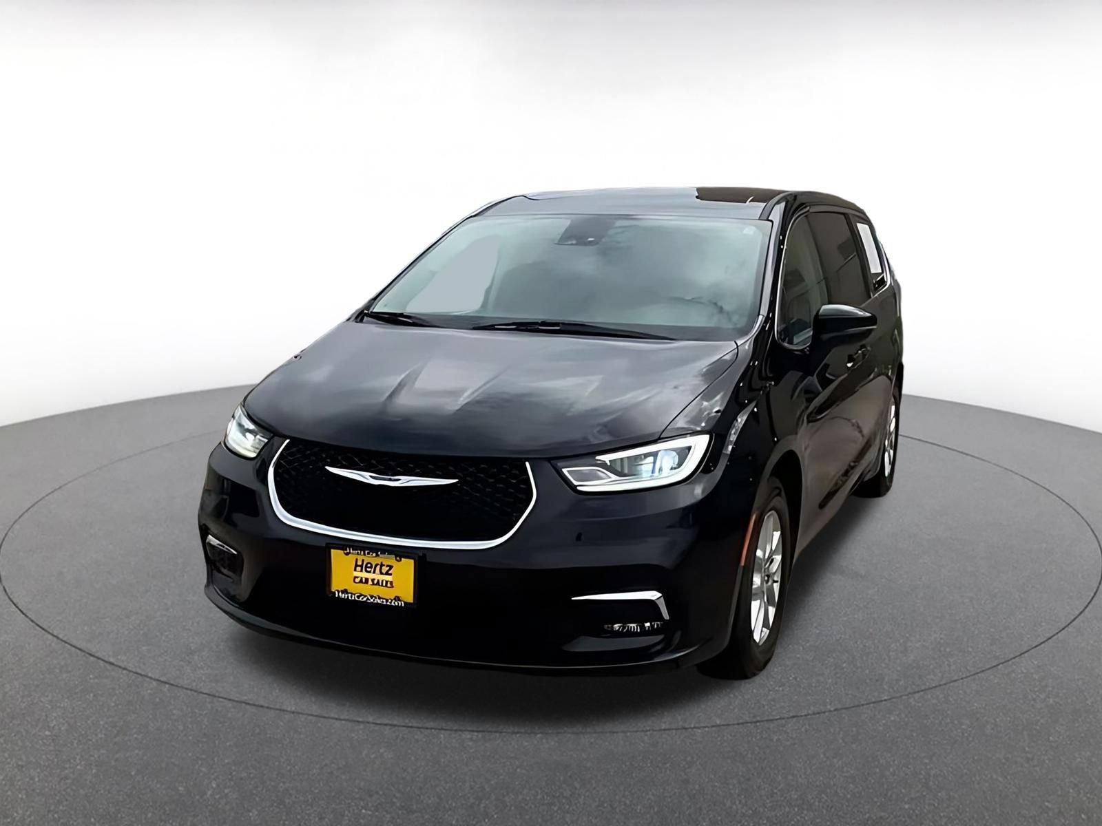 Used 2024 Chrysler Pacifica Touring-L FWD image 6