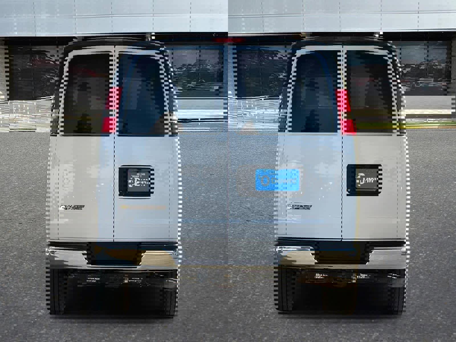 Used 2017 Chevrolet Express 3500 LT w/ LT Preferred Equipment Group image 8