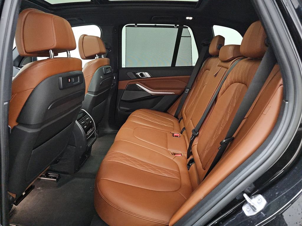 Used 2022 BMW X5 M50i AWD/4WD image 4