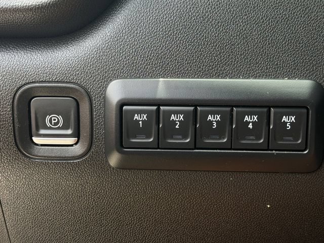 Used 2022 Chevrolet Silverado 2500 Custom w/ Custom Convenience Package AWD/4WD image 20