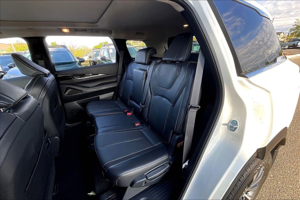 Used 2025 INFINITI QX60 Pure image 25