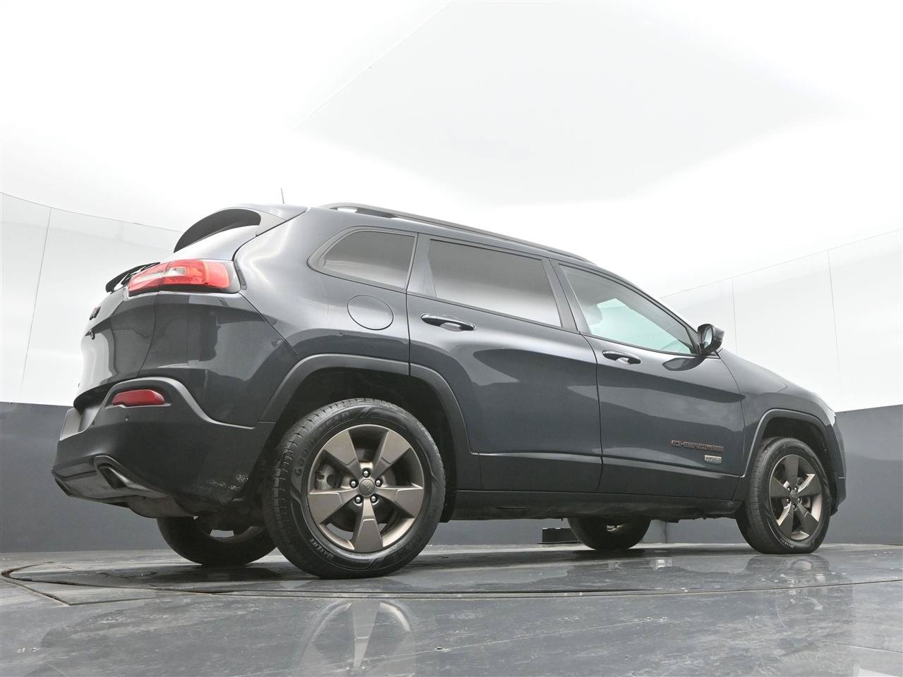 Used 2017 Jeep Cherokee 75th Anniversary AWD/4WD image 34