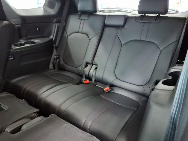 Certified 2025 Honda Pilot Black Edition image 8