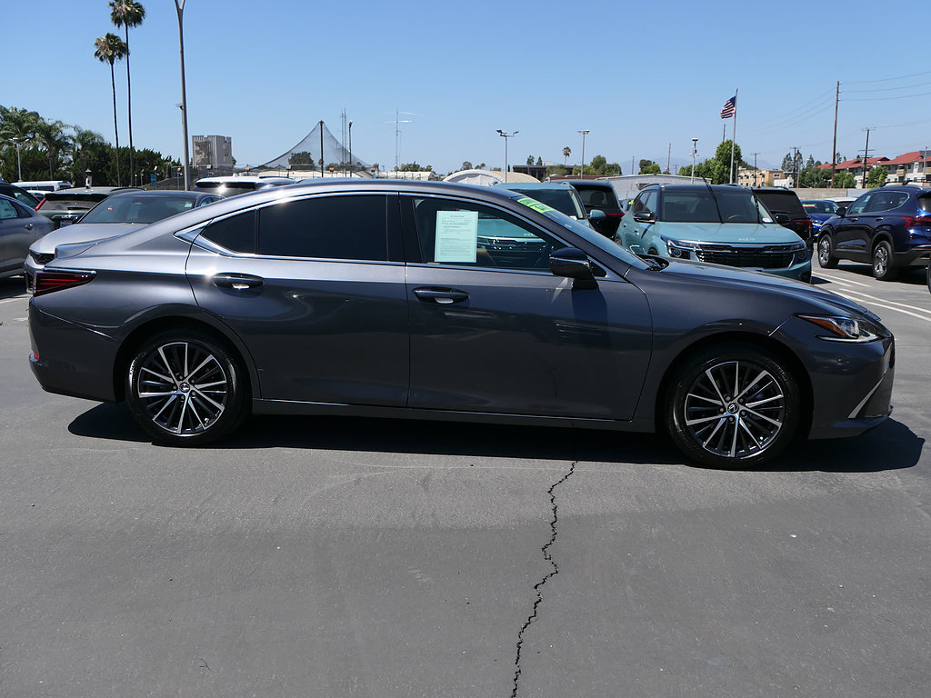 Used 2024 Lexus ES 350 w/ Premium Package FWD image 2