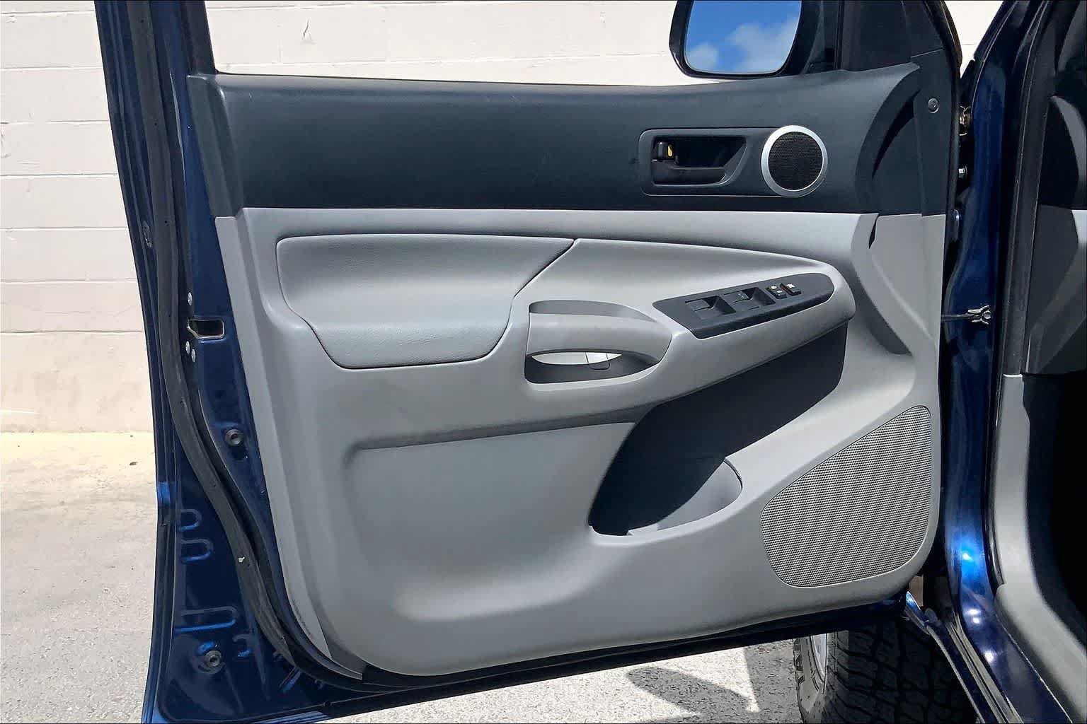 Used 2014 Toyota Tacoma PreRunner RWD image 27
