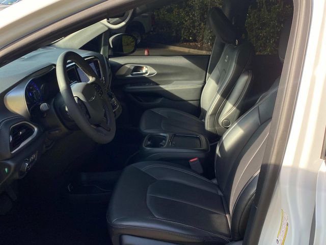 Used 2023 Chrysler Pacifica Touring-L w/ S Appearance Package image 12