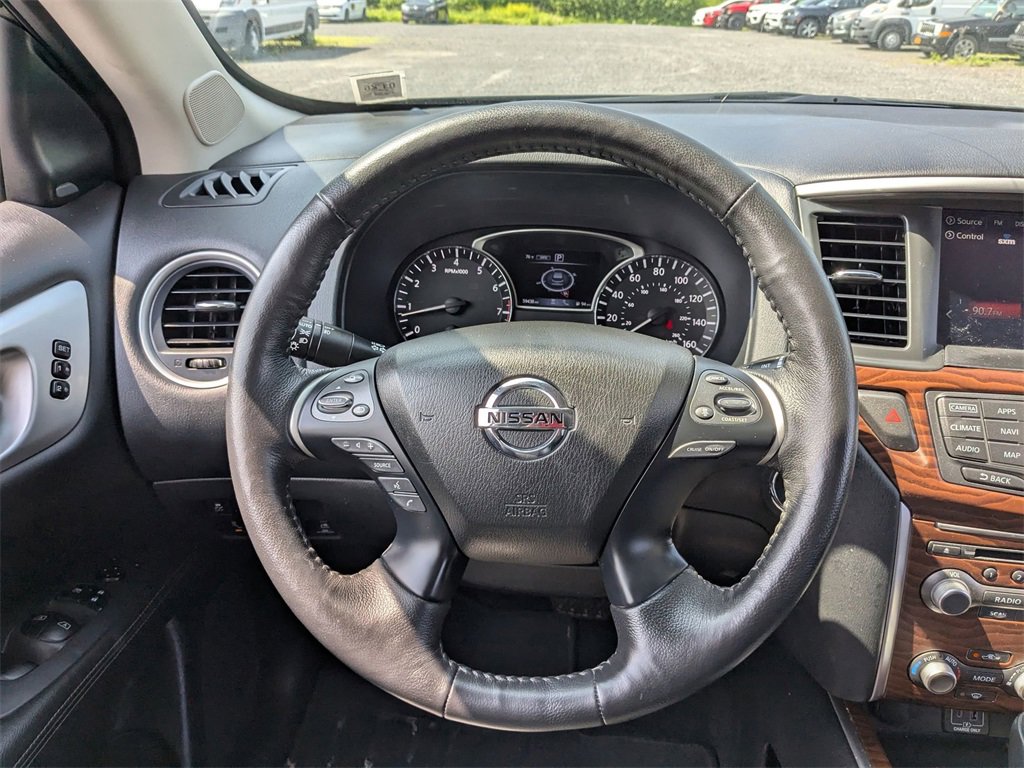 Used 2020 Nissan Pathfinder Platinum image 18
