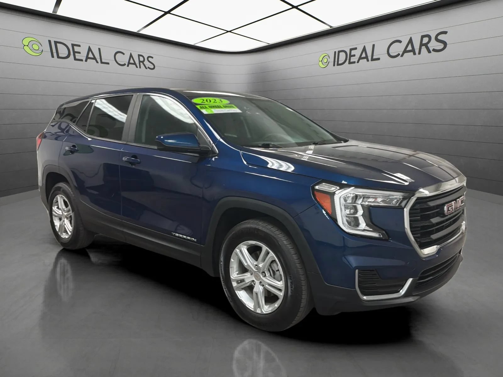 Used 2023 GMC Terrain SLE w/ LPO, Floor Liner Package AWD/4WD image 3