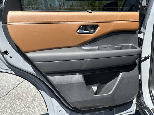 Certified 2025 Nissan Pathfinder Platinum w/ Lighting Package (N92) image 23