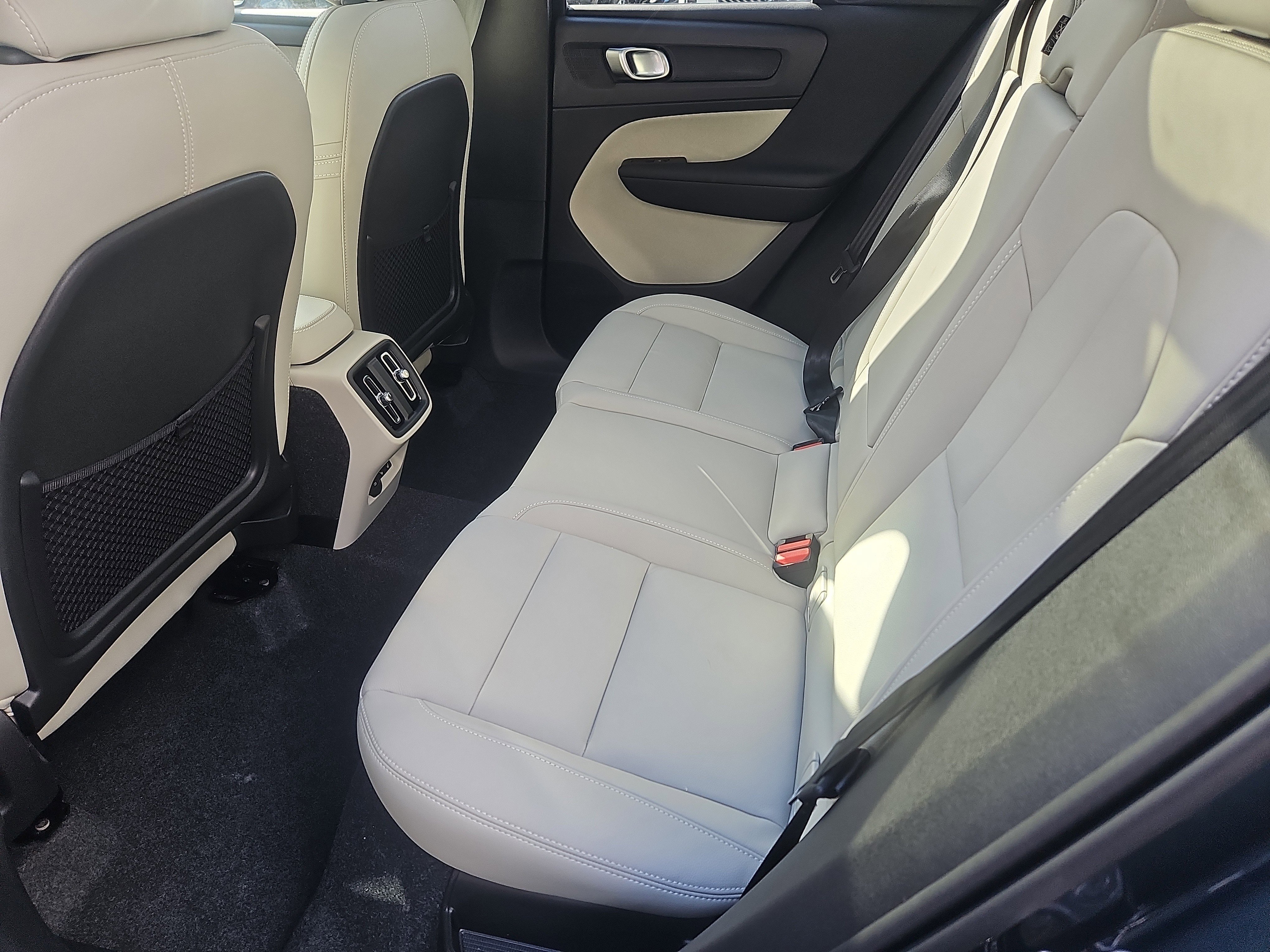 New 2026 Volvo XC40 B5 Ultra w/ Protection Package Premier image 22