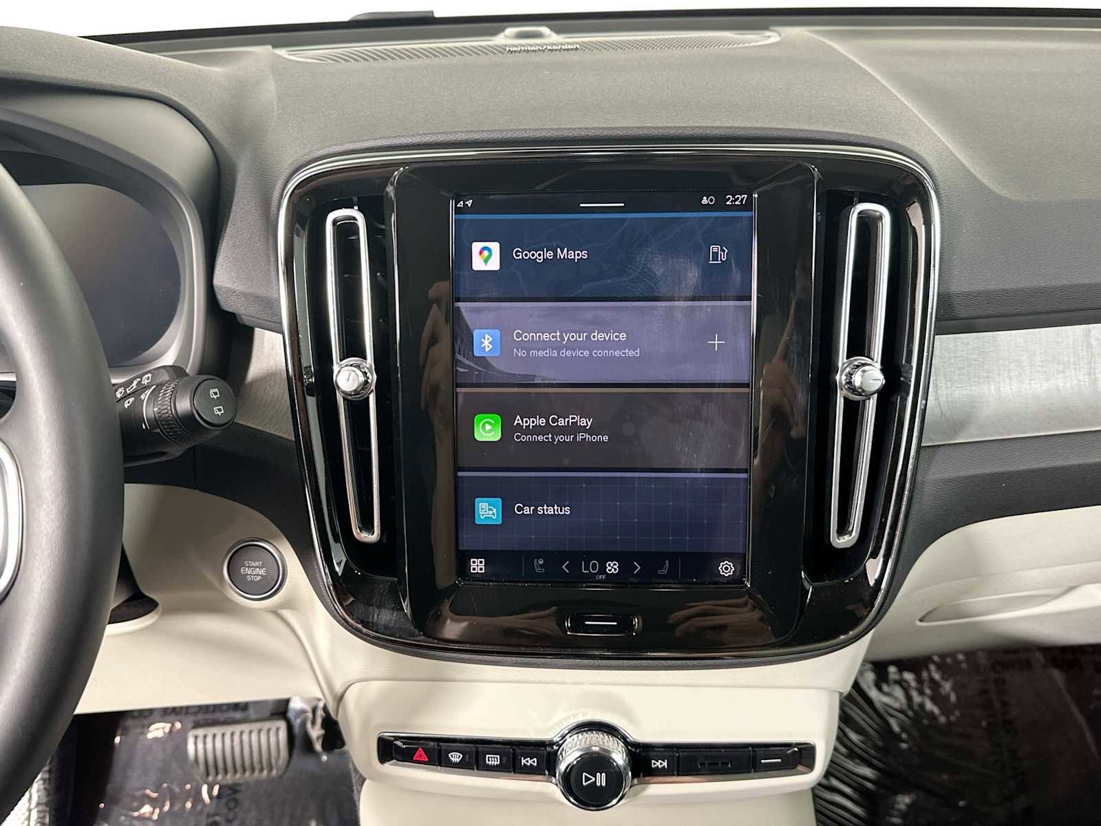 Used 2025 Volvo XC40 B5 Plus w/ Climate Package image 13