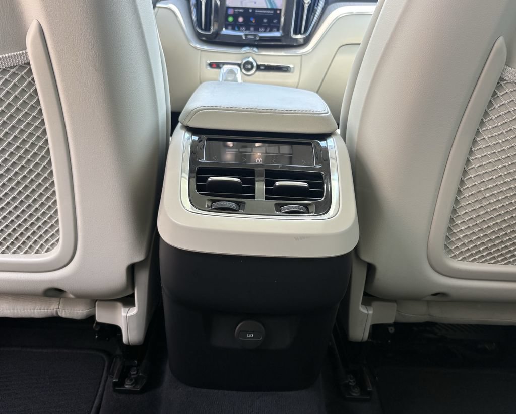 Used 2022 Volvo XC60 B6 Inscription w/ Advanced Package AWD/4WD image 25