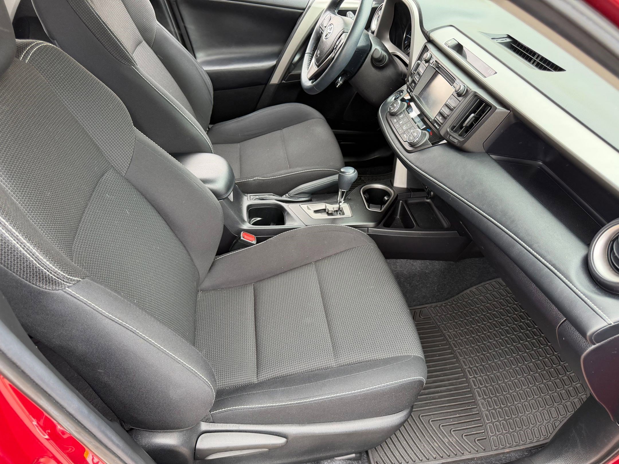 Used 2018 Toyota RAV4 XLE w/ Plus Extra Value Package image 30