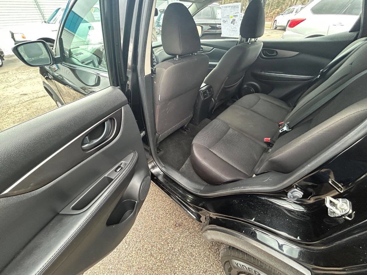 Used 2019 Nissan Rogue Sport S image 7