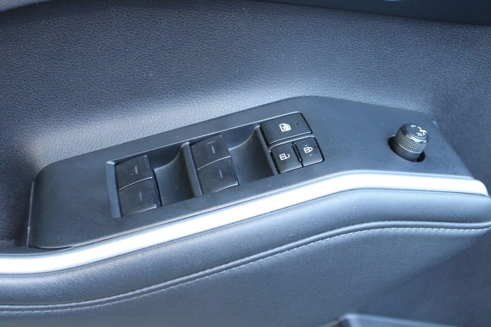 Used 2023 Toyota Highlander LE AWD/4WD image 48