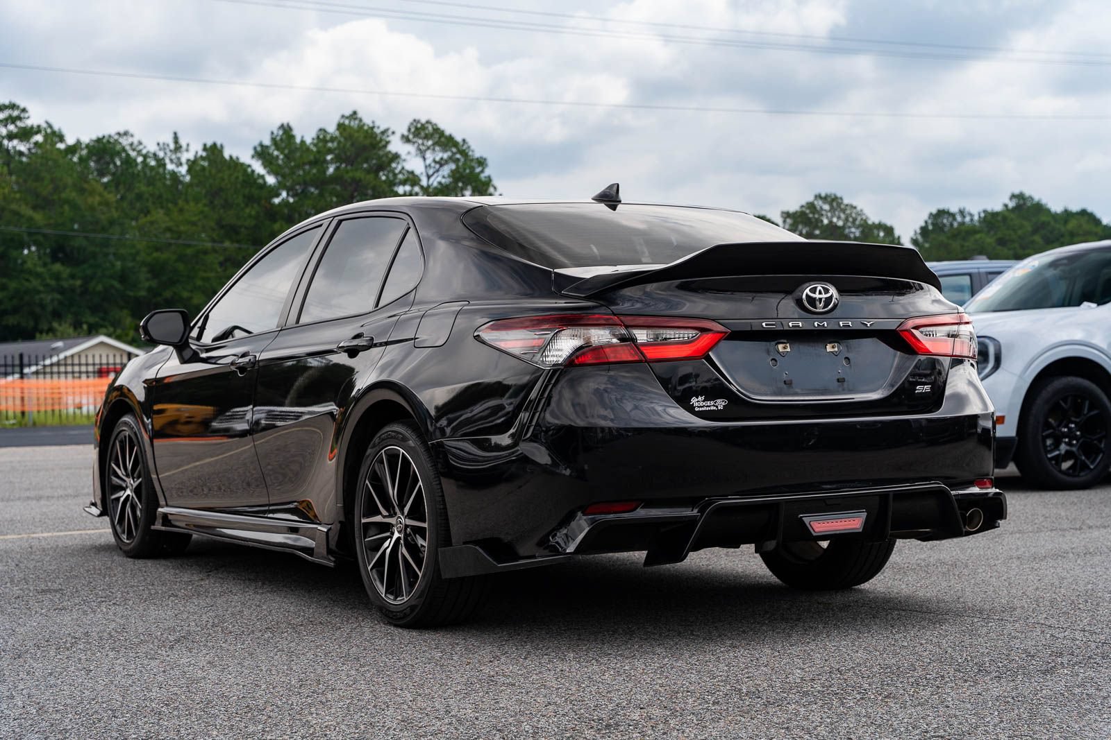 Used 2023 Toyota Camry SE FWD image 5