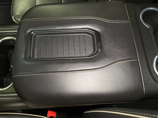 Used 2022 Chevrolet Suburban Premier AWD/4WD image 25