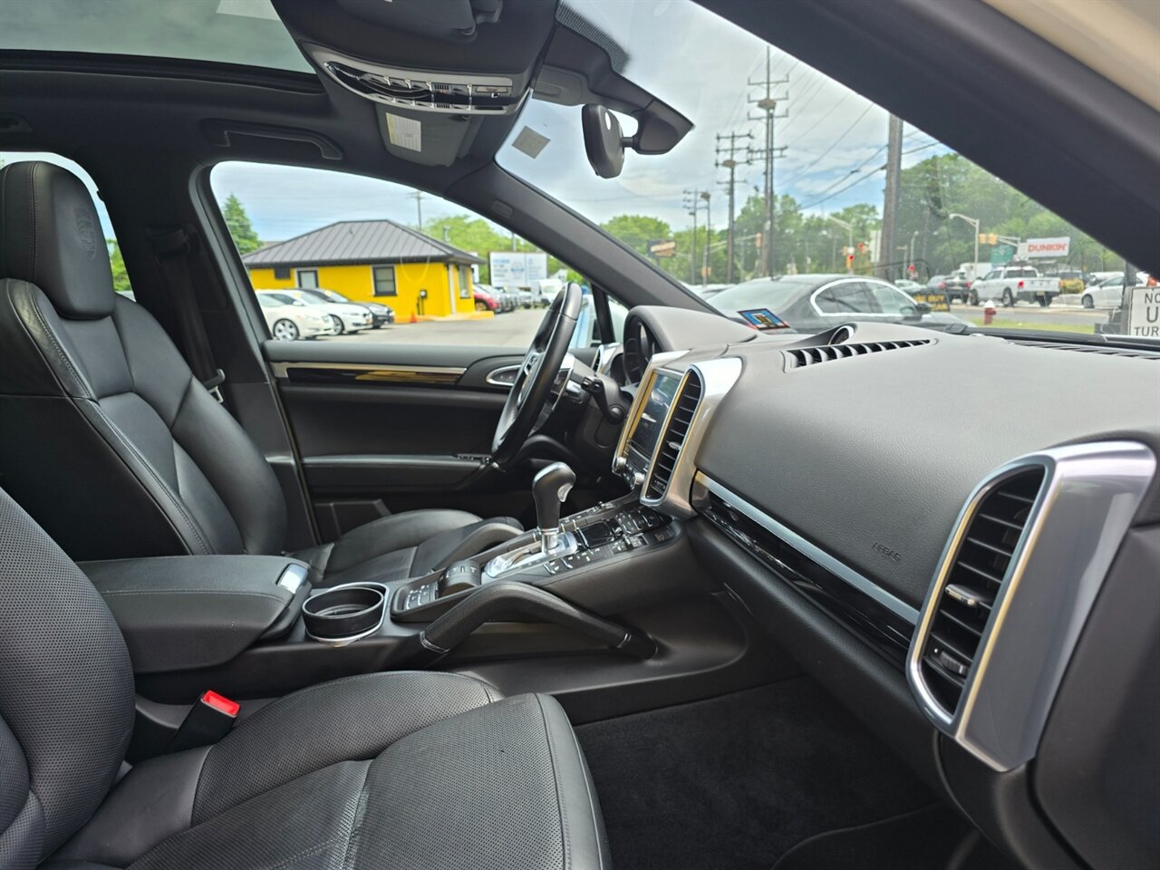 Used 2018 Porsche Cayenne S Platinum AWD/4WD image 23