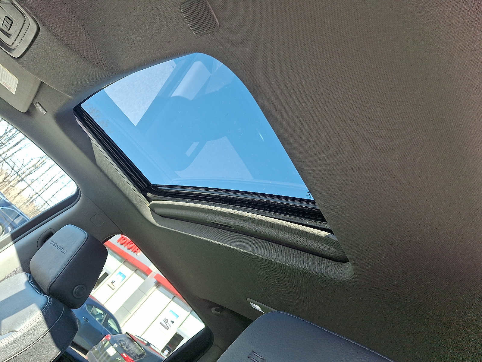 Used 2022 GMC Sierra 2500 Denali w/ Denali Ultimate Package image 16