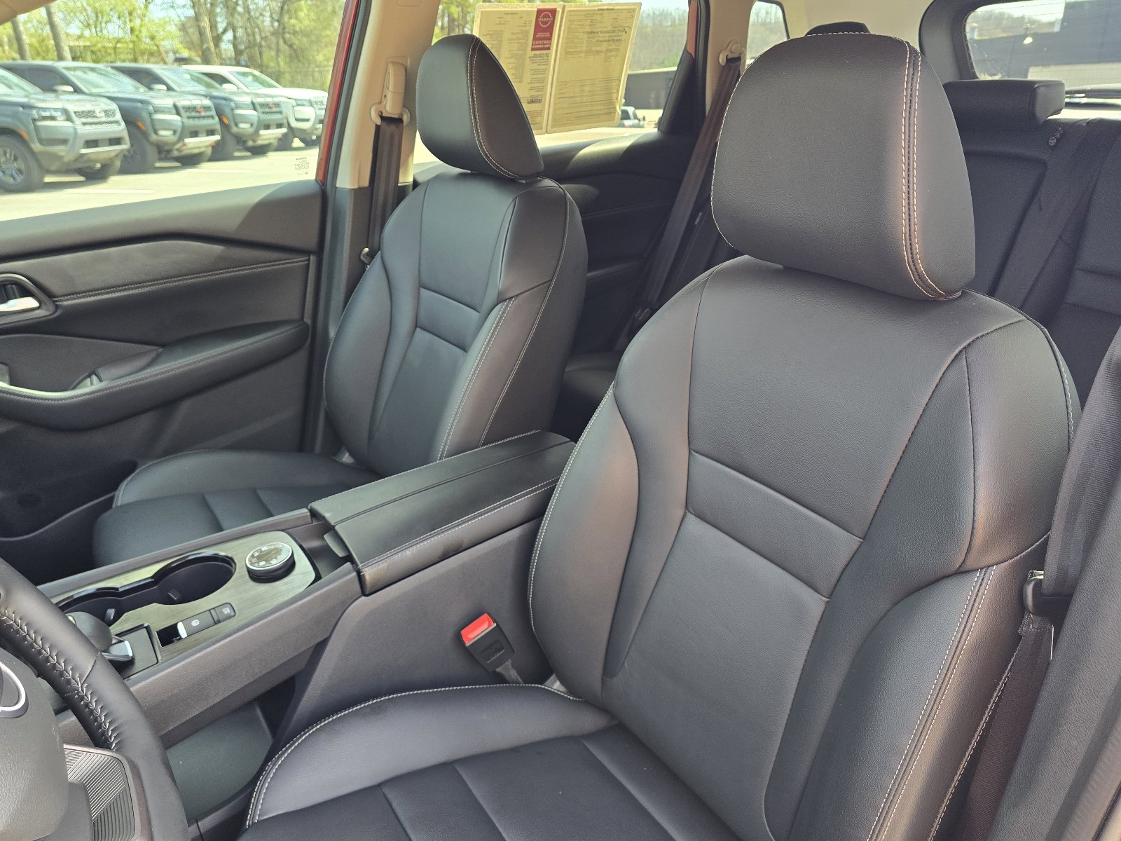 Used 2025 Nissan Rogue SL image 12