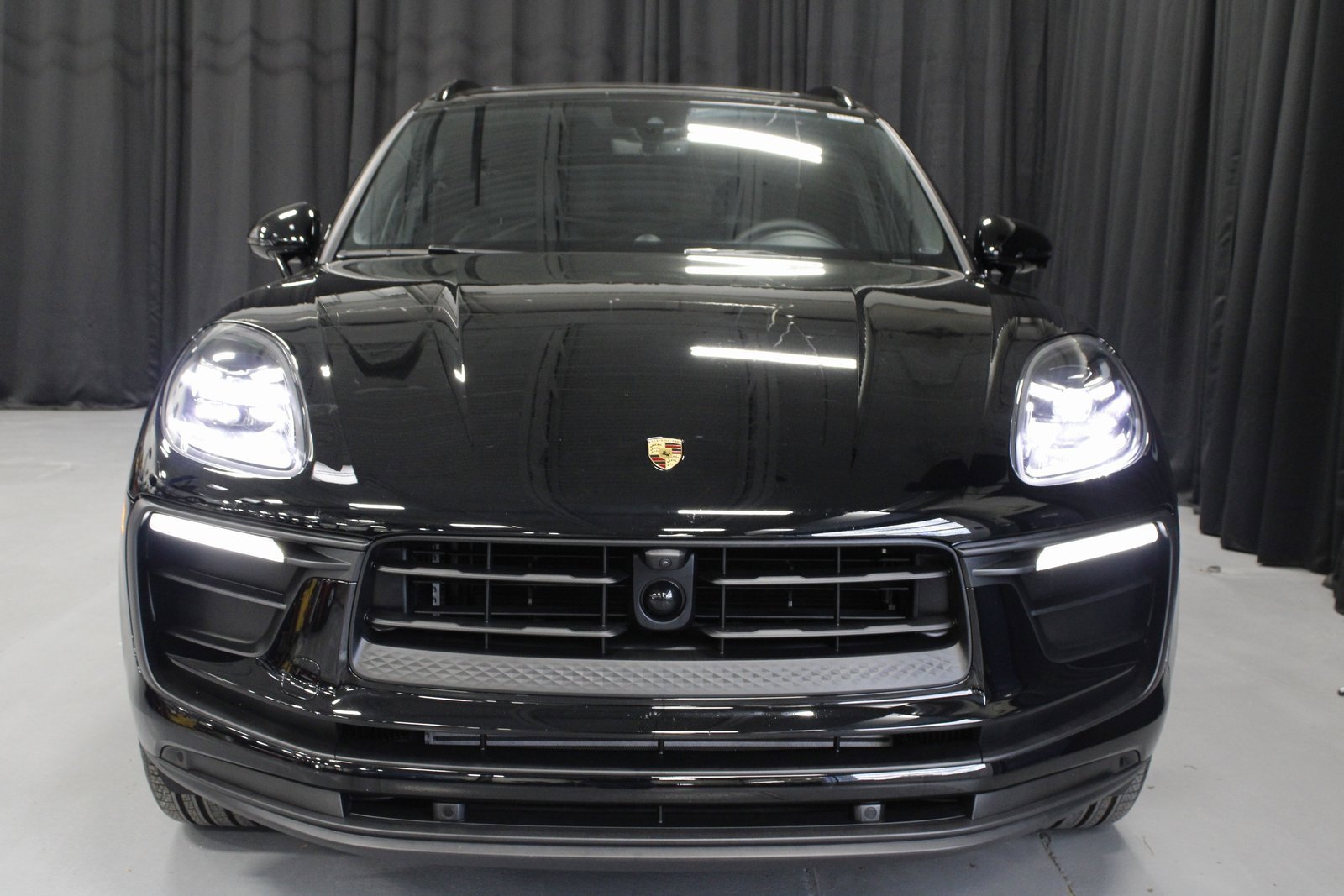 Certified 2025 Porsche Macan image 10