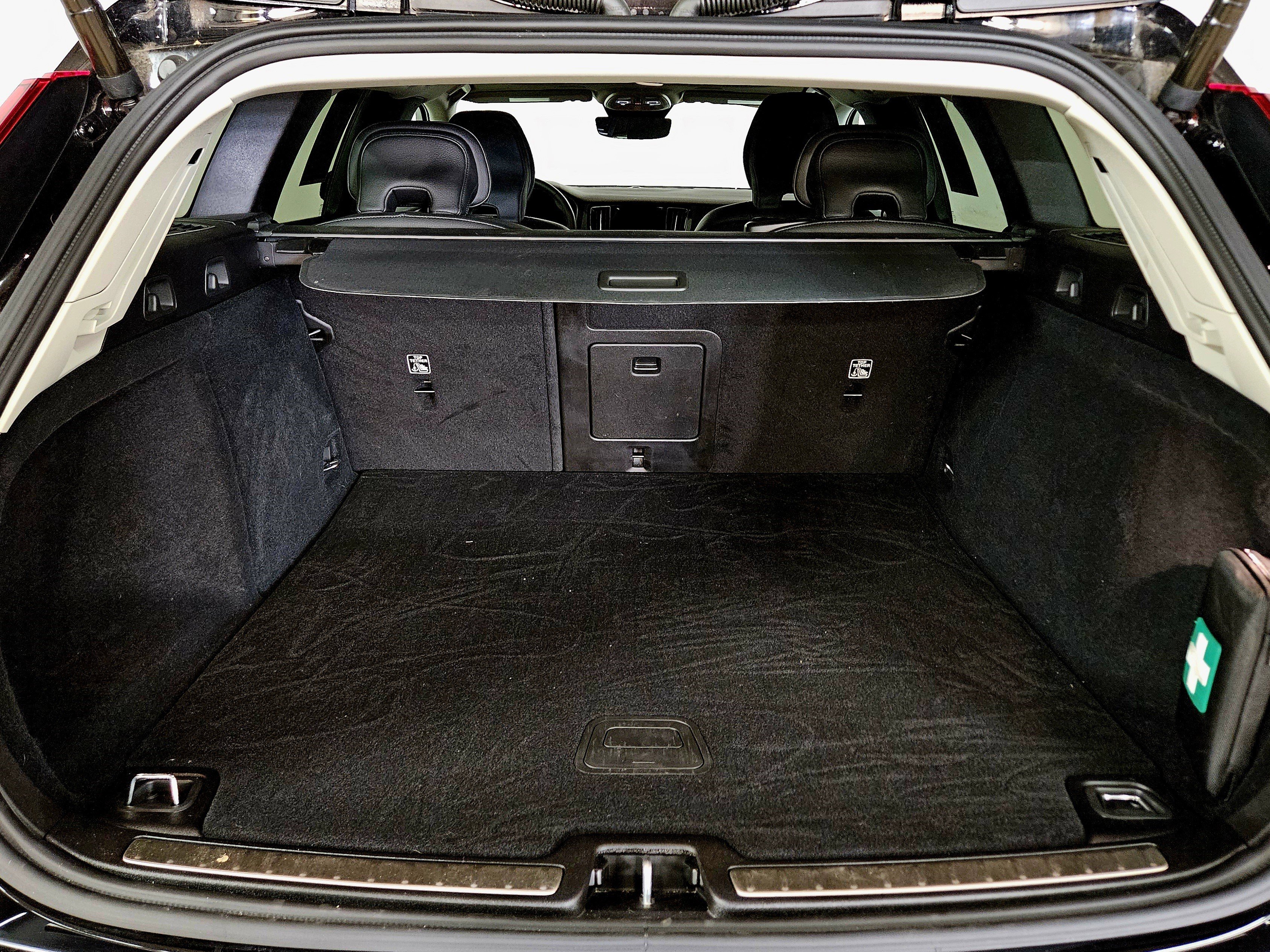 Used 2024 Volvo V60 B5 Cross Country Plus image 17