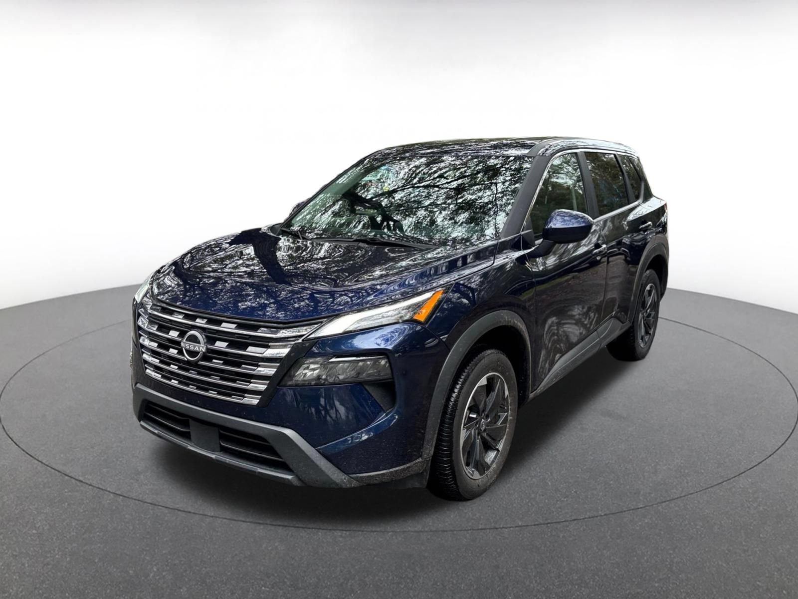 Used 2025 Nissan Rogue SV AWD/4WD image 4