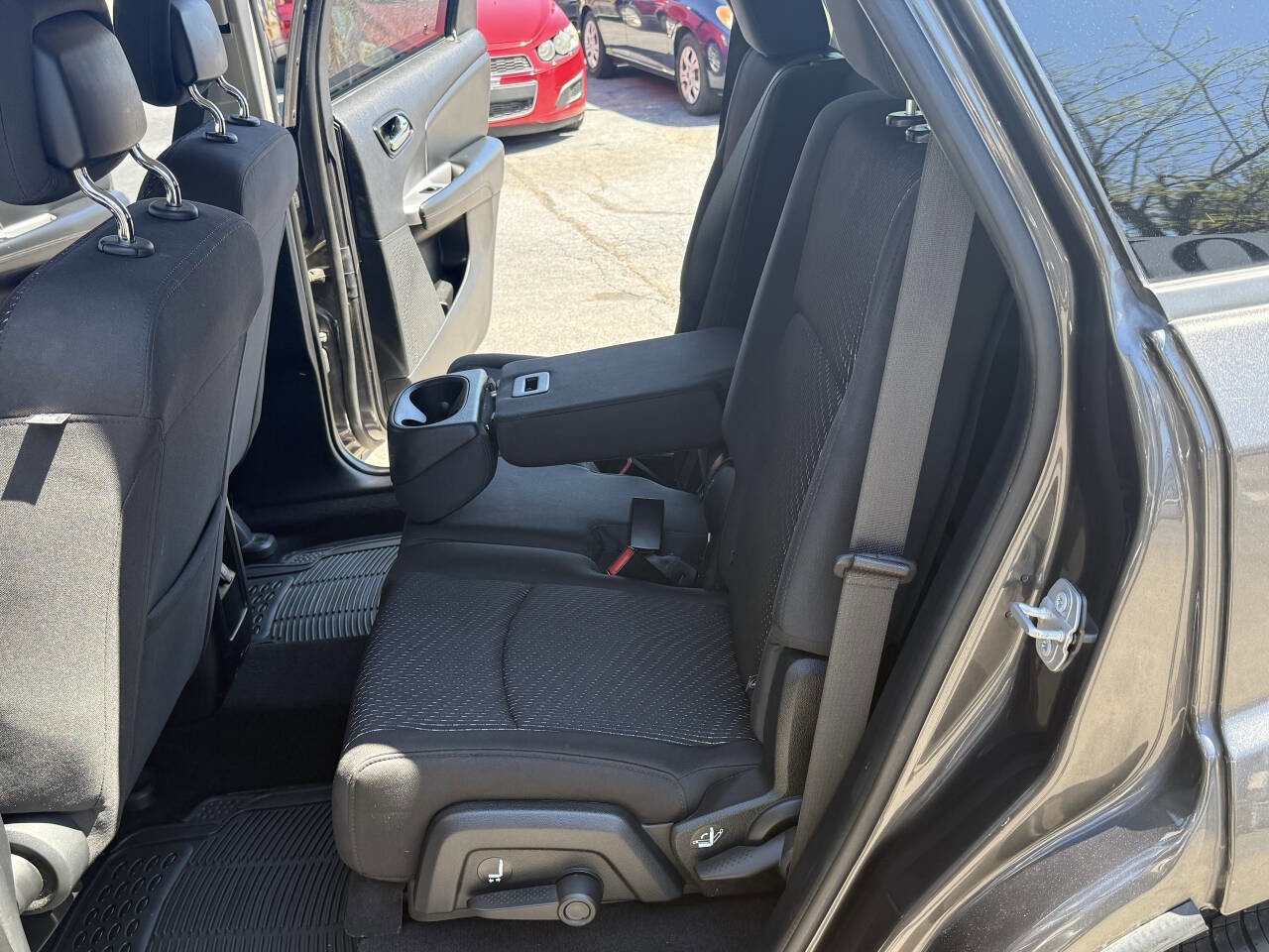 Used 2017 Dodge Journey SE image 16