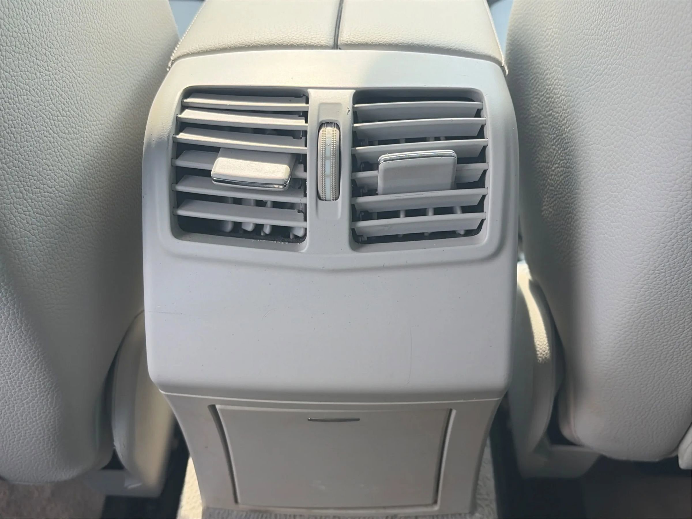 Used 2016 Mercedes-Benz E 250 Sedan image 37