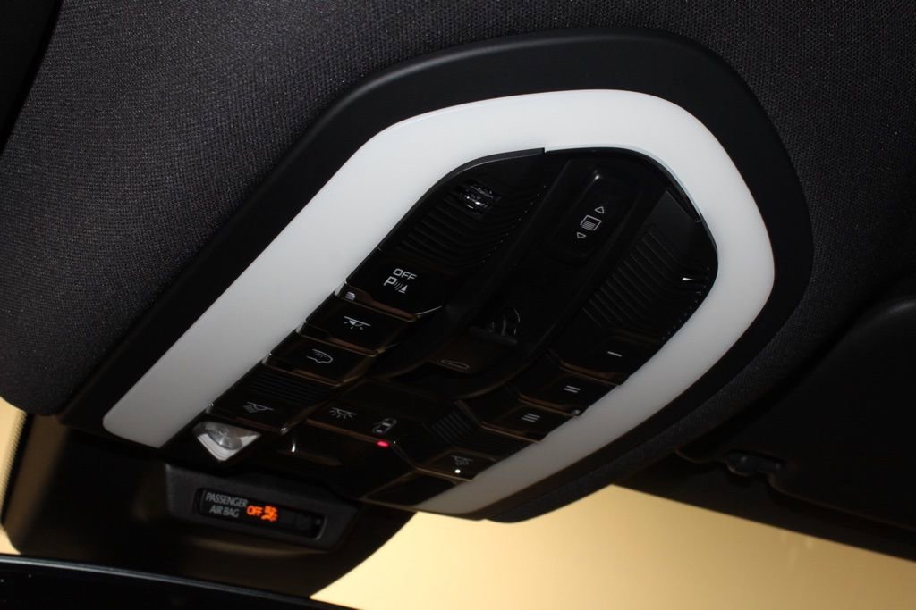 Certified 2025 Porsche Macan AWD/4WD image 27