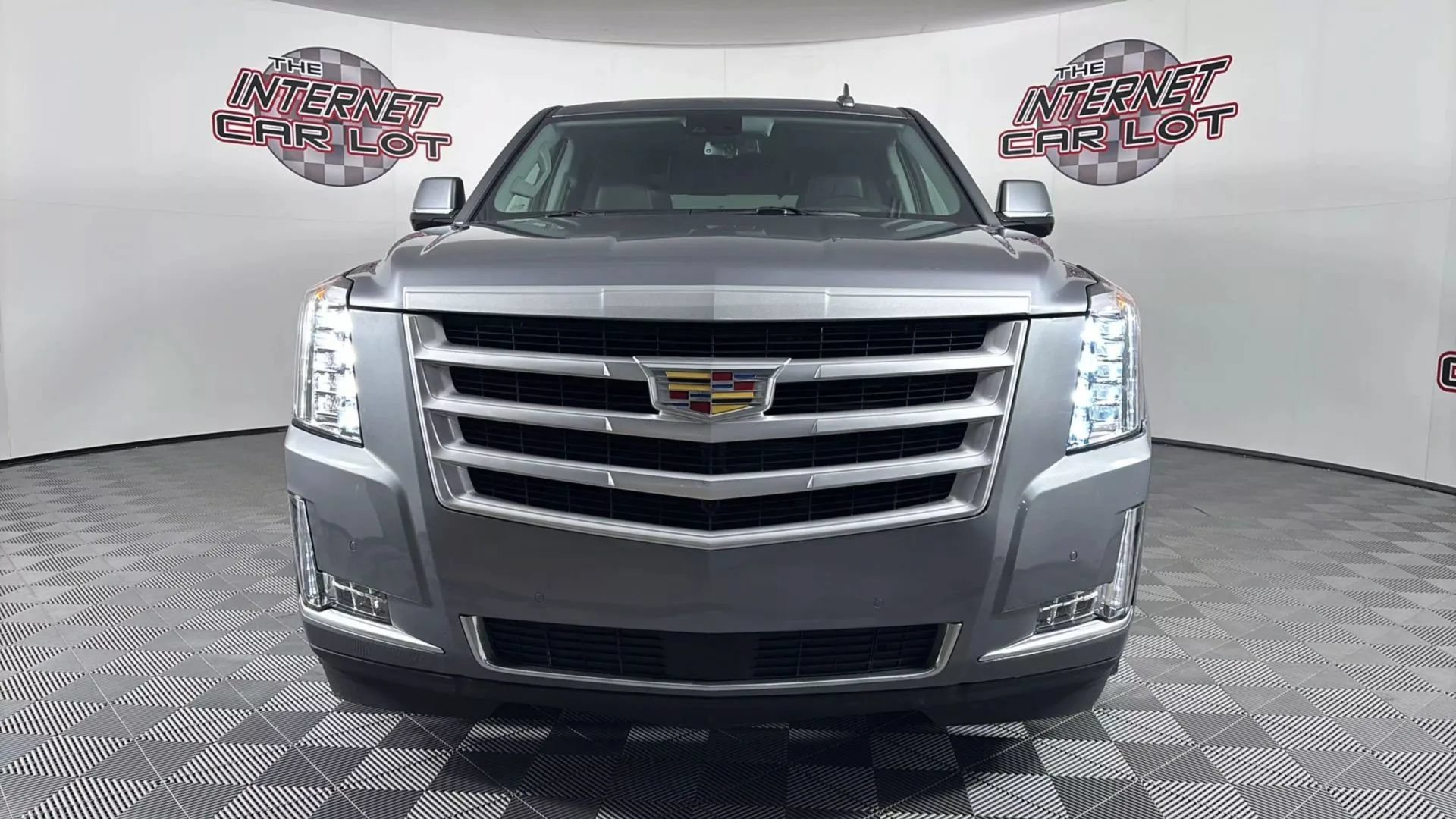 Used 2020 Cadillac Escalade Premium Luxury w/ LPO, Radiant Package AWD/4WD image 2
