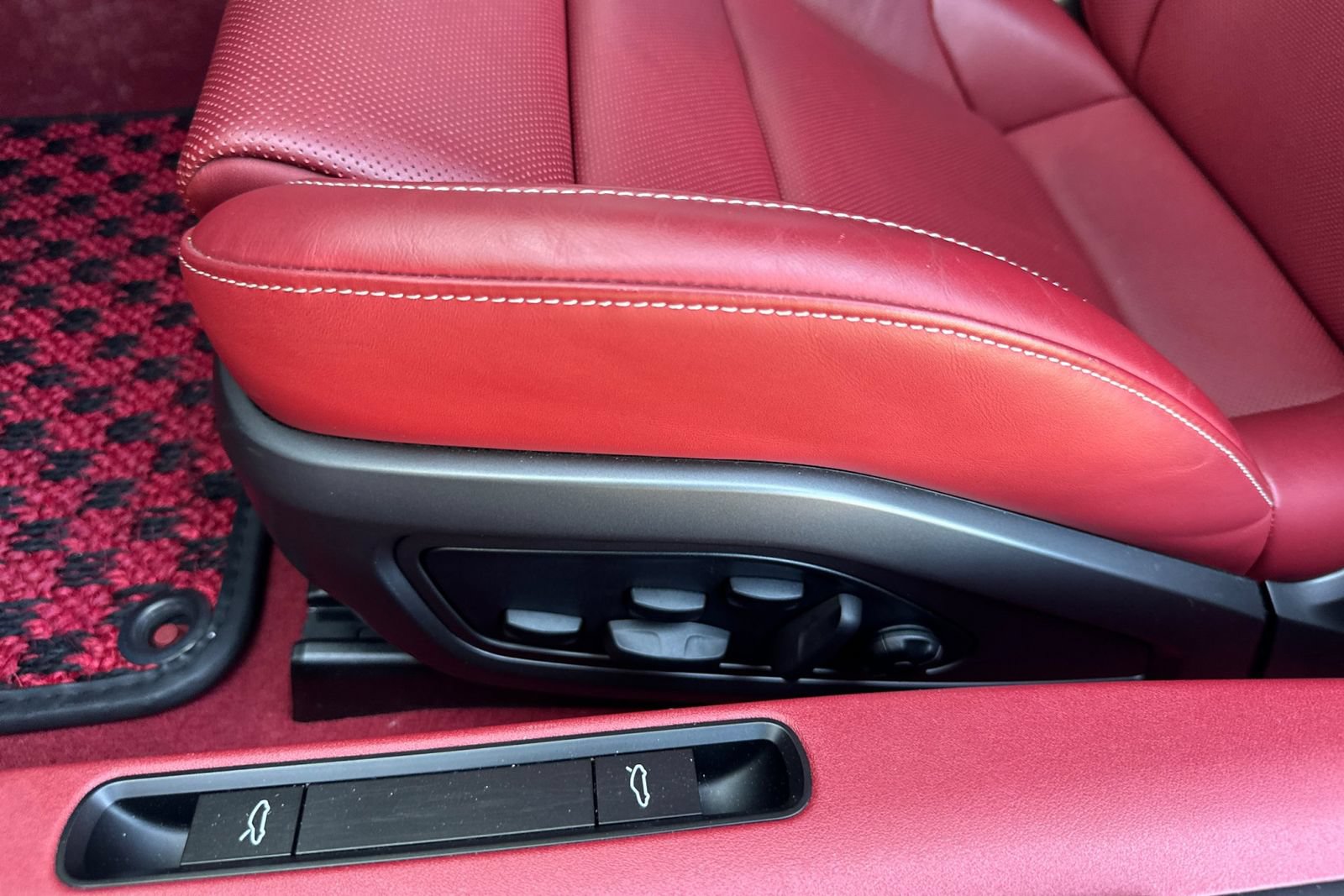 Certified 2024 Porsche 911 Carrera 4S AWD/4WD image 14
