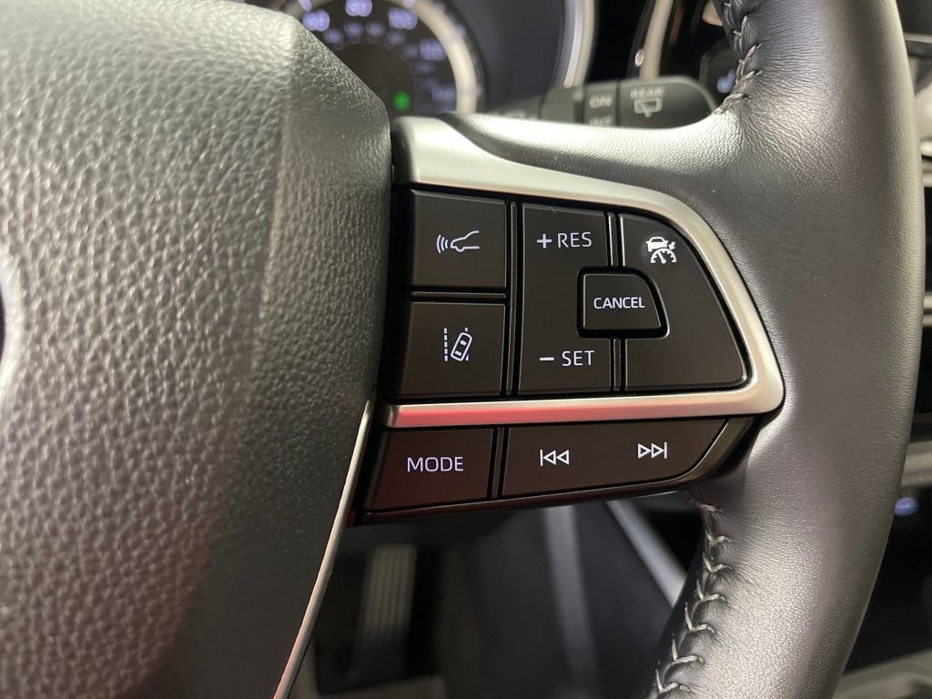 Certified 2025 Toyota Highlander XLE image 13