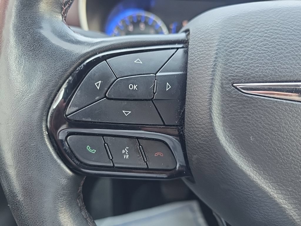 Used 2020 Chrysler Pacifica Touring-L FWD image 20
